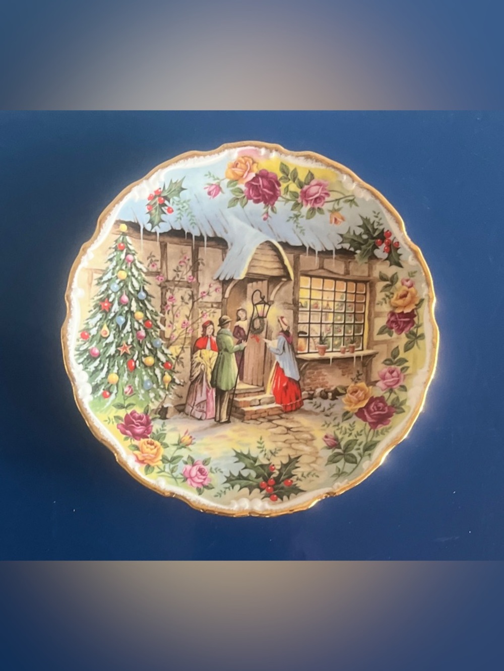 1991 Royal Albert "Christmas Carol Singers" decorative plate by Fred Errill.